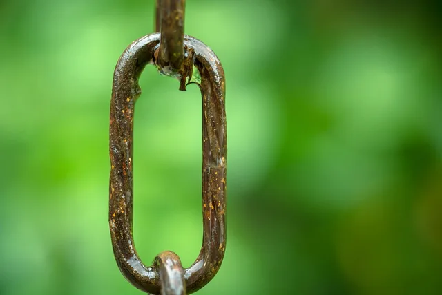 chain link, nature, round link chain, chain, rust, rusty, corroded, corrosion, iron, metal, wet, drops, water, connection. Should good link building start with an audience problem, not a template?