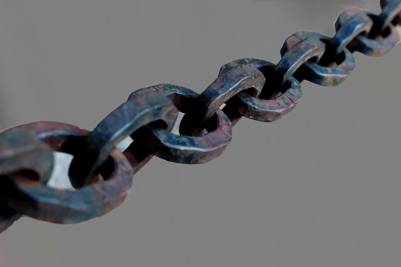 chain, stole, metal, connection, together, connected, chain links, metal rings, iron chains, metallic, technology, limbs, iron, chain link, lock, protection, security. Common Link Building Mistakes and How to Correct Them